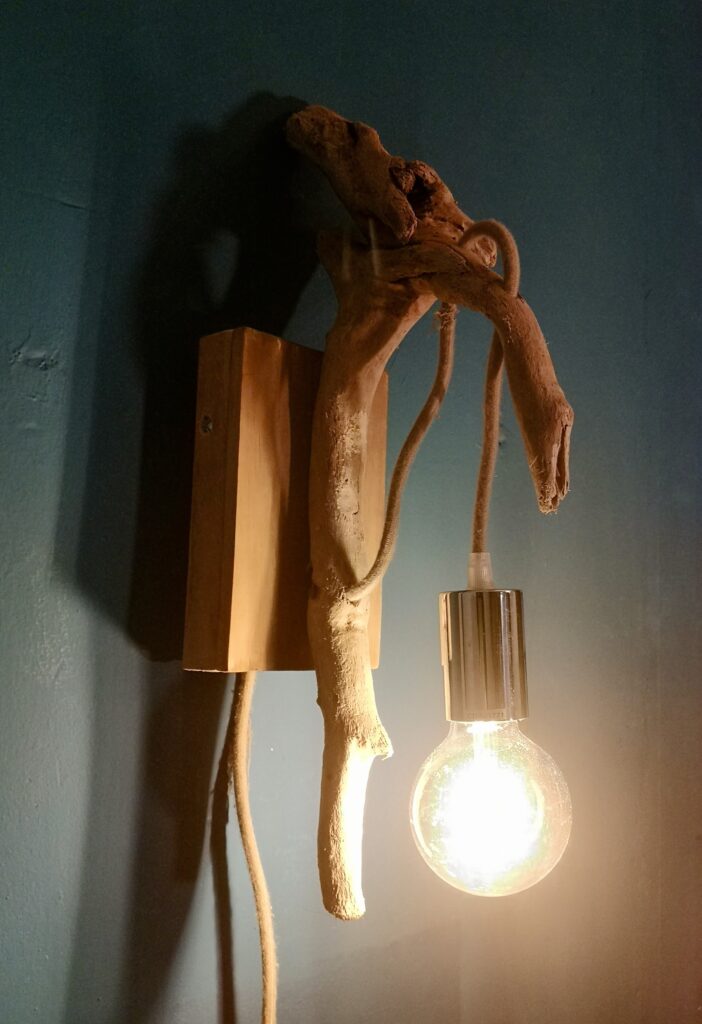 lampe applique bois flotté. les créations de Virginie. Atelier de luminaires upcyclés. Créations unique